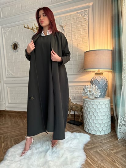 عبايه سوداء ترابي مع قطعه داخليه رقم 228