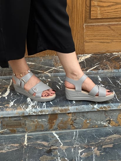 حذاء نسائي رصاصي طبي مرتفع 5 سم ونصف رقم 14