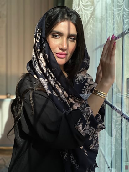 عباية سوداء حرير مغسول خفيف مايتعرفط مع طرحة مشجرة رقم 301