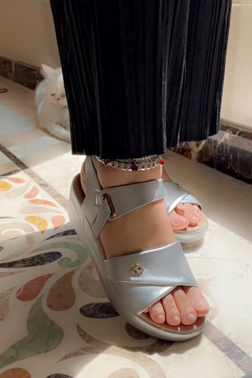 حذاء نسائي فضي طبي مرتفع 5 سم ونصف رقم 16