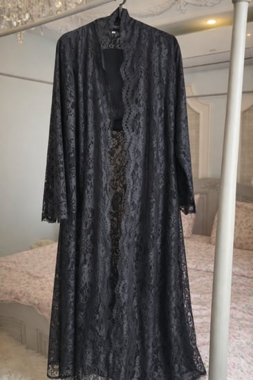 عباية دانتيل مبطن انيقه وفخمه مناسبه للمناسبات والسهرات