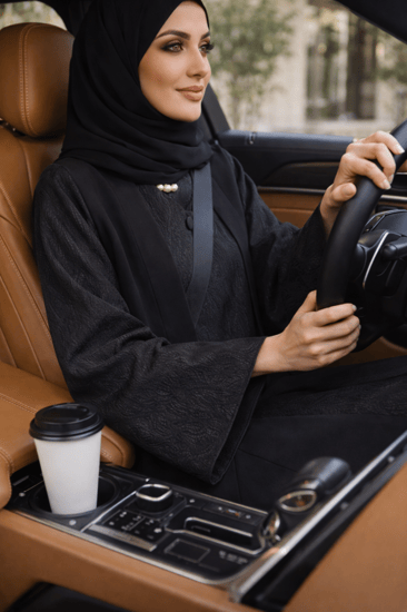 عباية سوداء عباره عن قطعتين متصله ببعض ( فستان داخلي وفوقه عبايه ) انيقه ومناسبه للعزايم وللدوام والطلعات