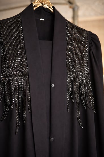 عباية سوداء فخمه ورزه مناسبه للسهرات والعزايم