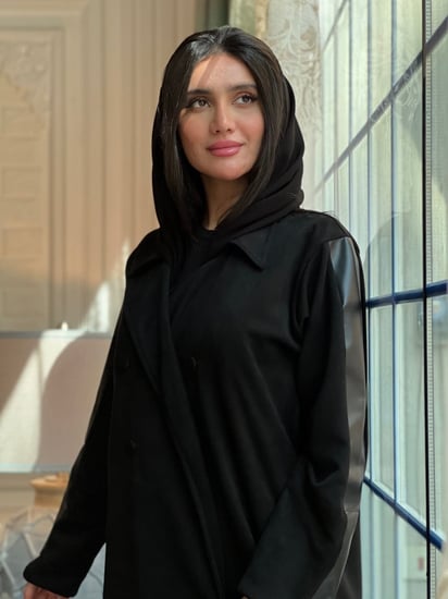 عباية شاموا مرد مزينه بالجلد الاسود من الأكمام