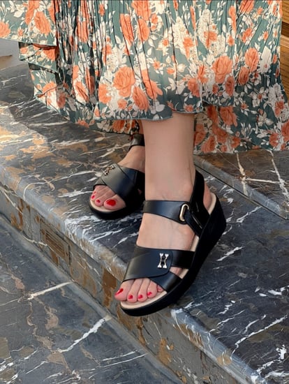 حذاء نسائي اسود طبي مرتفع 5 سم ونصف رقم 14