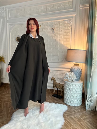 عبايه سوداء ترابي مع قطعه داخليه رقم 228