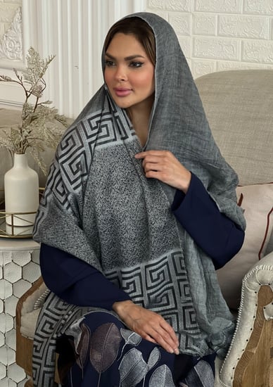 طرحة رصاصي لينن خفيفه وباردة مطرزة بالخيوط رقم