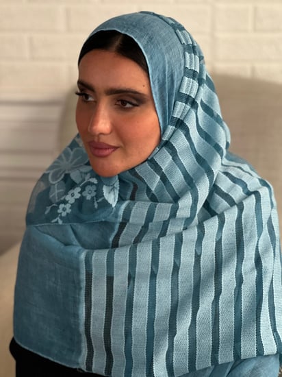 طرحة تركواز اخضر لينن خفيفه وباردة مطرزة بالخيوط رقم 15