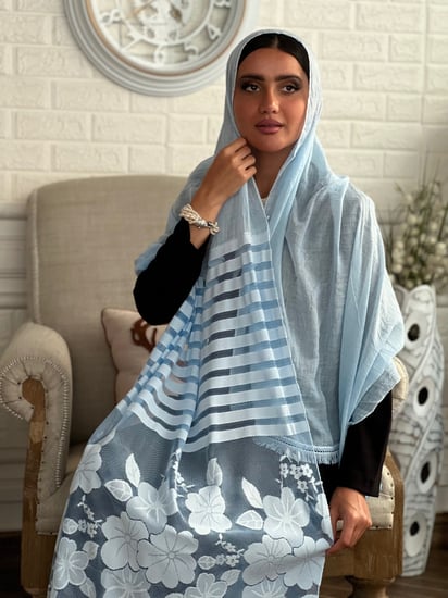 طرحة سماوي لينن خفيفه وباردة مطرزة بالخيوط رقم 15