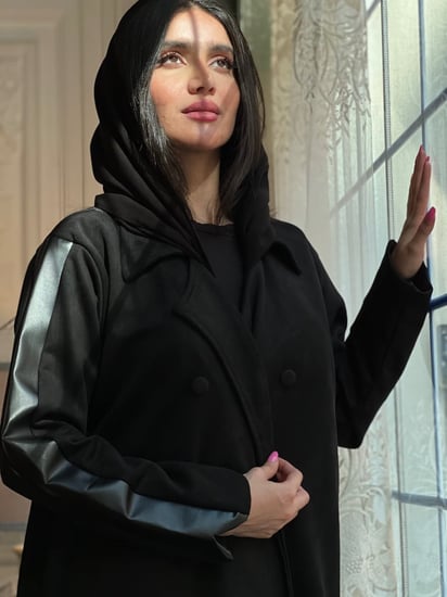 عباية شاموا مرد مزينه بالجلد الاسود من الأكمام