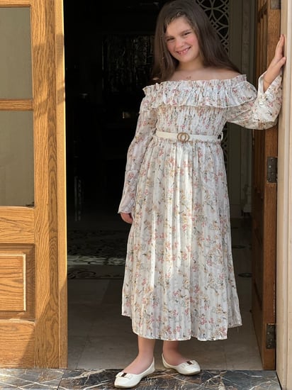 فستان بناتي ابيض مشجر كتف نازل بحزام رقم 6