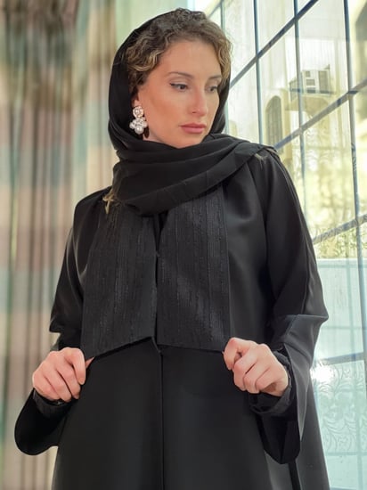 عباية كريب خفيف وطايح بياقه كبيرة وأكمام داخليه رقم 289