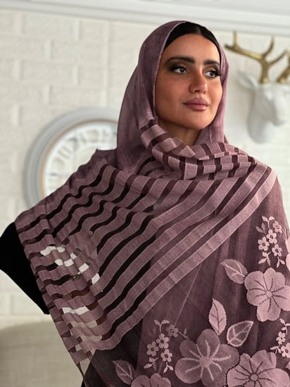 طرحة موف لينن خفيفه وباردة مطرزة بالخيوط رقم 15