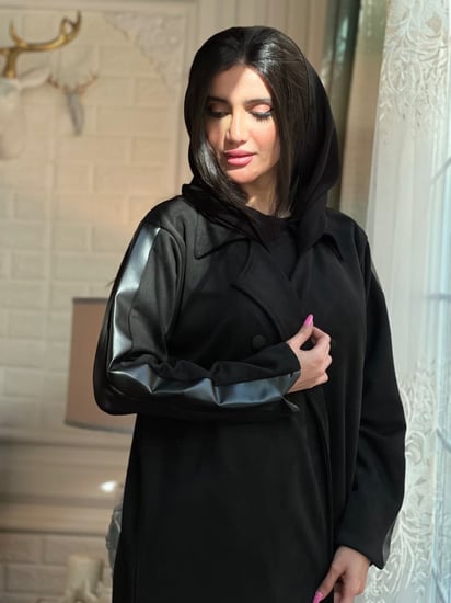 عباية شاموا مرد مزينه بالجلد الاسود من الأكمام