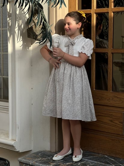 فستان بناتي ابيض من فوق وبيج مشجر من تحت رقم 2