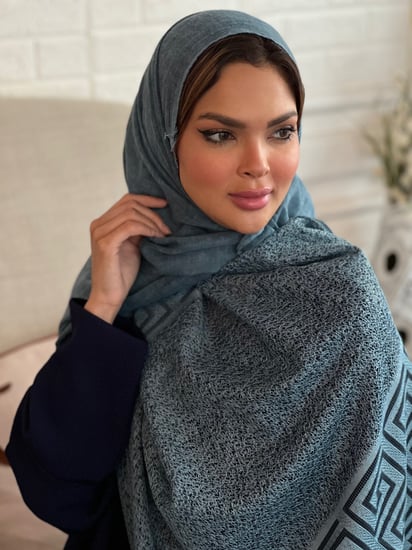 طرحة لون أخضر تركواز لينن خفيفه وباردة مطرزة بالخيوط تركواز