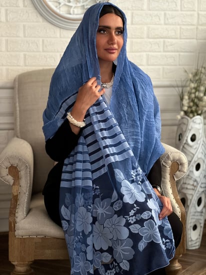 طرحة ازرق بحري لينن خفيفه وباردة مطرزة بالخيوط رقم 15