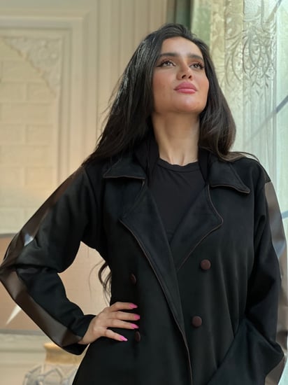 عباية شاموا مرد مزينه بالجلد البني من الأكمام