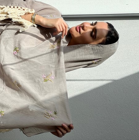 طرحه لينن مطرزة