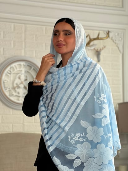 طرحة سماوي لينن خفيفه وباردة مطرزة بالخيوط رقم 15