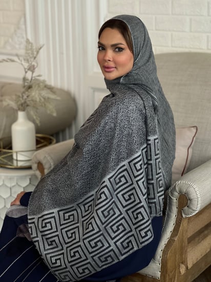 طرحة رصاصي لينن خفيفه وباردة مطرزة بالخيوط رقم