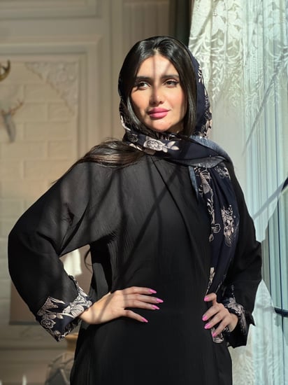 عباية سوداء حرير مغسول خفيف مايتعرفط مع طرحة مشجرة رقم 301