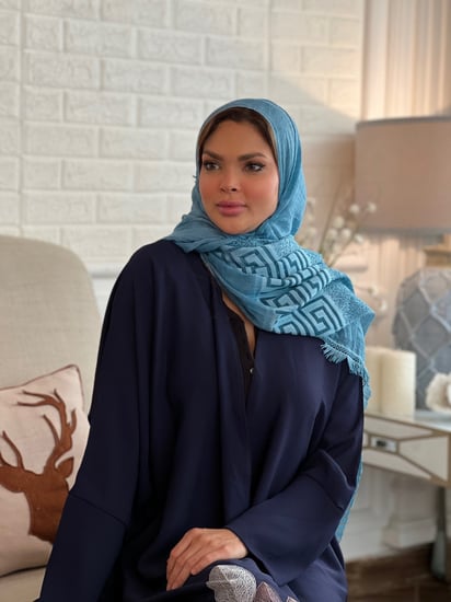 طرحة ازرق بحري لينن خفيفه وباردة مطرزة بالخيوط رقم