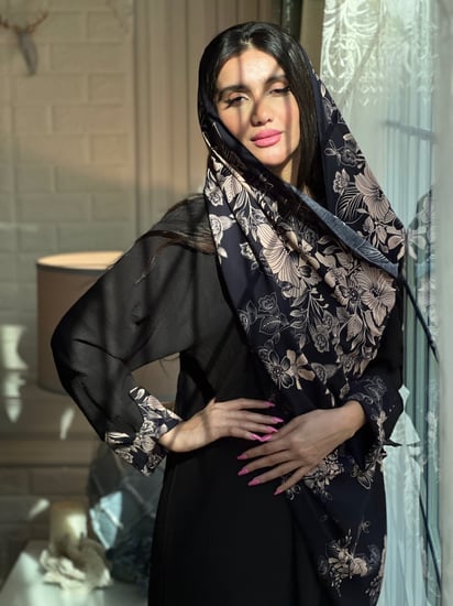 عباية سوداء حرير مغسول خفيف مايتعرفط مع طرحة مشجرة رقم 301