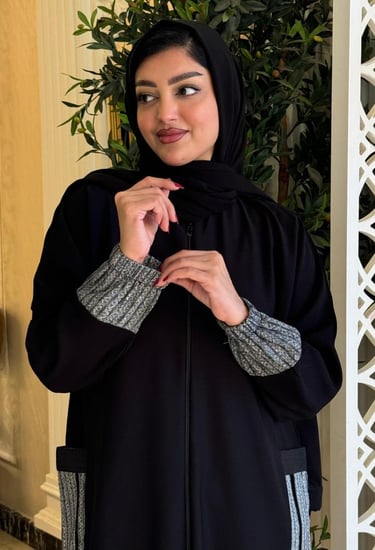 عباية حرير مغسول طايح بجيوب رصاصي بسحاب  مناسبه للدوام خامة خفيفة وباردة