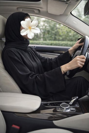 عباية كلوش واسعه قماشها كريب طايح مايتعرفط ابد بسحاب عمليه جداً