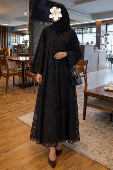 عباية دانتيل مبطن انيقه وفخمه مناسبه للمناسبات والسهرات