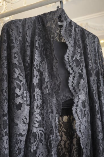 عباية دانتيل مبطن انيقه وفخمه مناسبه للمناسبات والسهرات