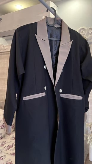 عباية اسود وبيج بالطو رززززه وفخمه بكتافات اسفنج