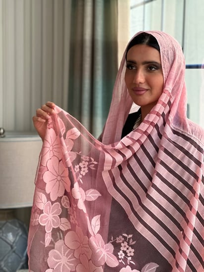 طرحة وردي لينن خفيفه وباردة مطرزة بالخيوط رقم 15