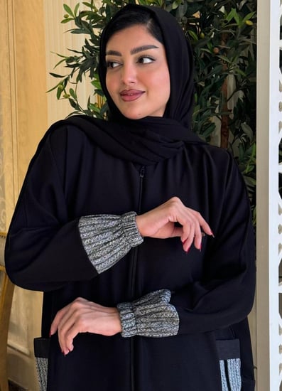 عباية حرير مغسول طايح بجيوب رصاصي بسحاب  مناسبه للدوام خامة خفيفة وباردة