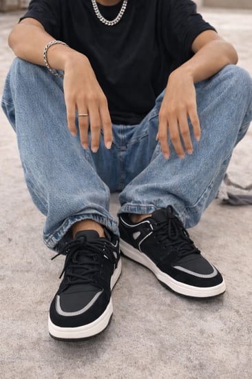 حذاء اسود وابيض رياضي عملي ومريح