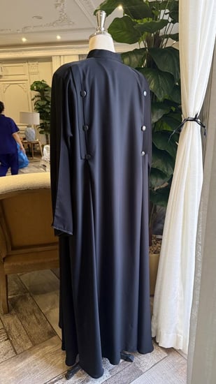 عباية سوداء قماش طايح خفيف مايتعرفط خفيف ومايتعرفط