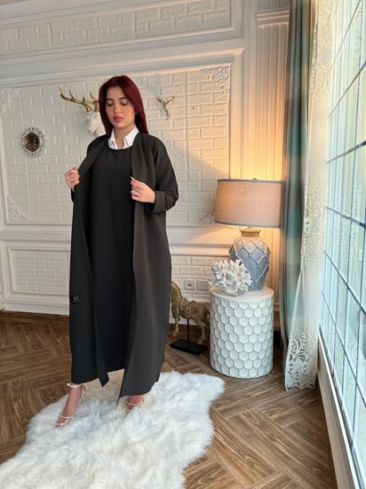 عبايه سوداء ترابي مع قطعه داخليه رقم 228