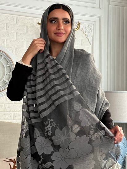 طرحة رصاصي لينن خفيفه وباردة مطرزة بالخيوط رقم 15