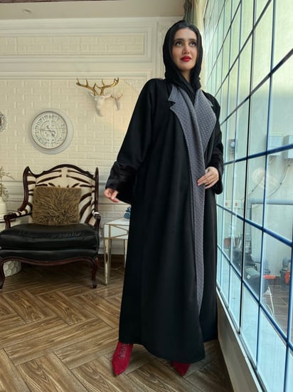 عباية شاموا بقلبه رصاصي معاها طرحة