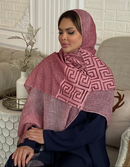 طرحة وردي لينن خفيفه وباردة مطرزة بالخيوط رقم