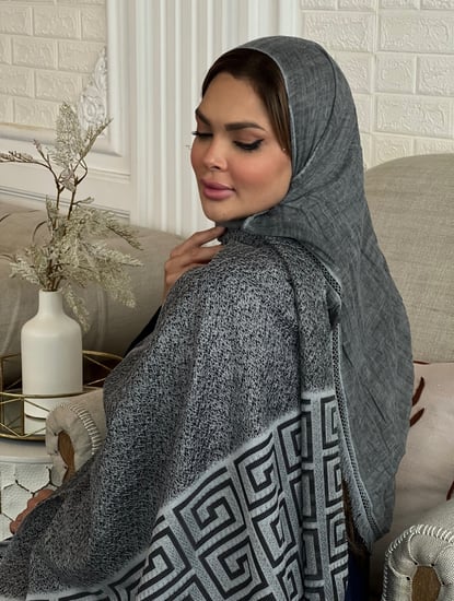 طرحة رصاصي لينن خفيفه وباردة مطرزة بالخيوط رقم