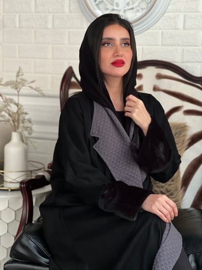 عباية شاموا بقلبه رصاصي معاها طرحة