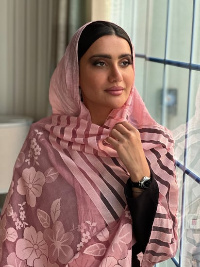 طرحة وردي لينن خفيفه وباردة مطرزة بالخيوط رقم 15