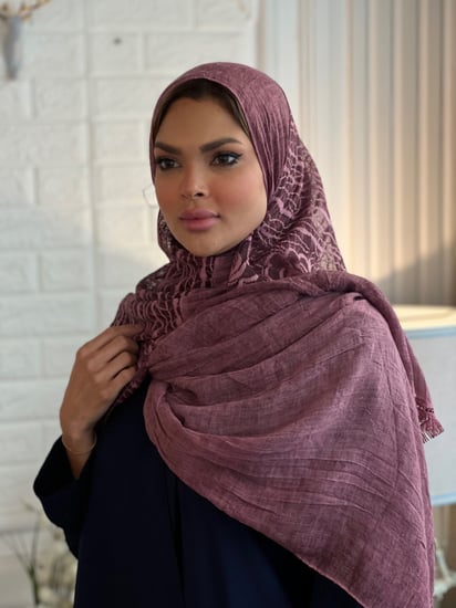 طرحة وردي غامق لينن خفيفه وباردة مطرزة بالخيوط رقم