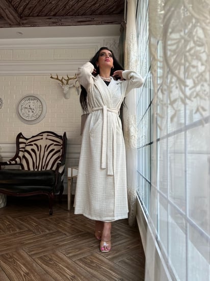 عباية / بالطو صوف شتوي اوف وايت بجيوب وحزام