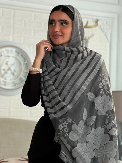 طرحة رصاصي لينن خفيفه وباردة مطرزة بالخيوط رقم 15