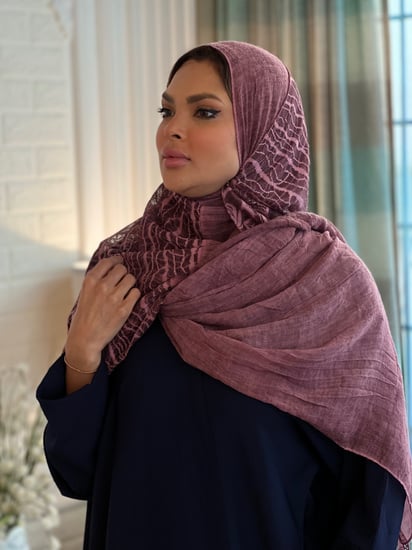 طرحة وردي غامق لينن خفيفه وباردة مطرزة بالخيوط رقم