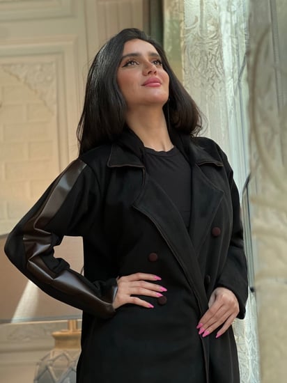 عباية شاموا مرد مزينه بالجلد البني من الأكمام