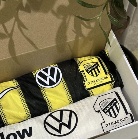 بكج الاتحاد اليوم الوطني تيشيرتين وتعليقة سيارة عرض خاص